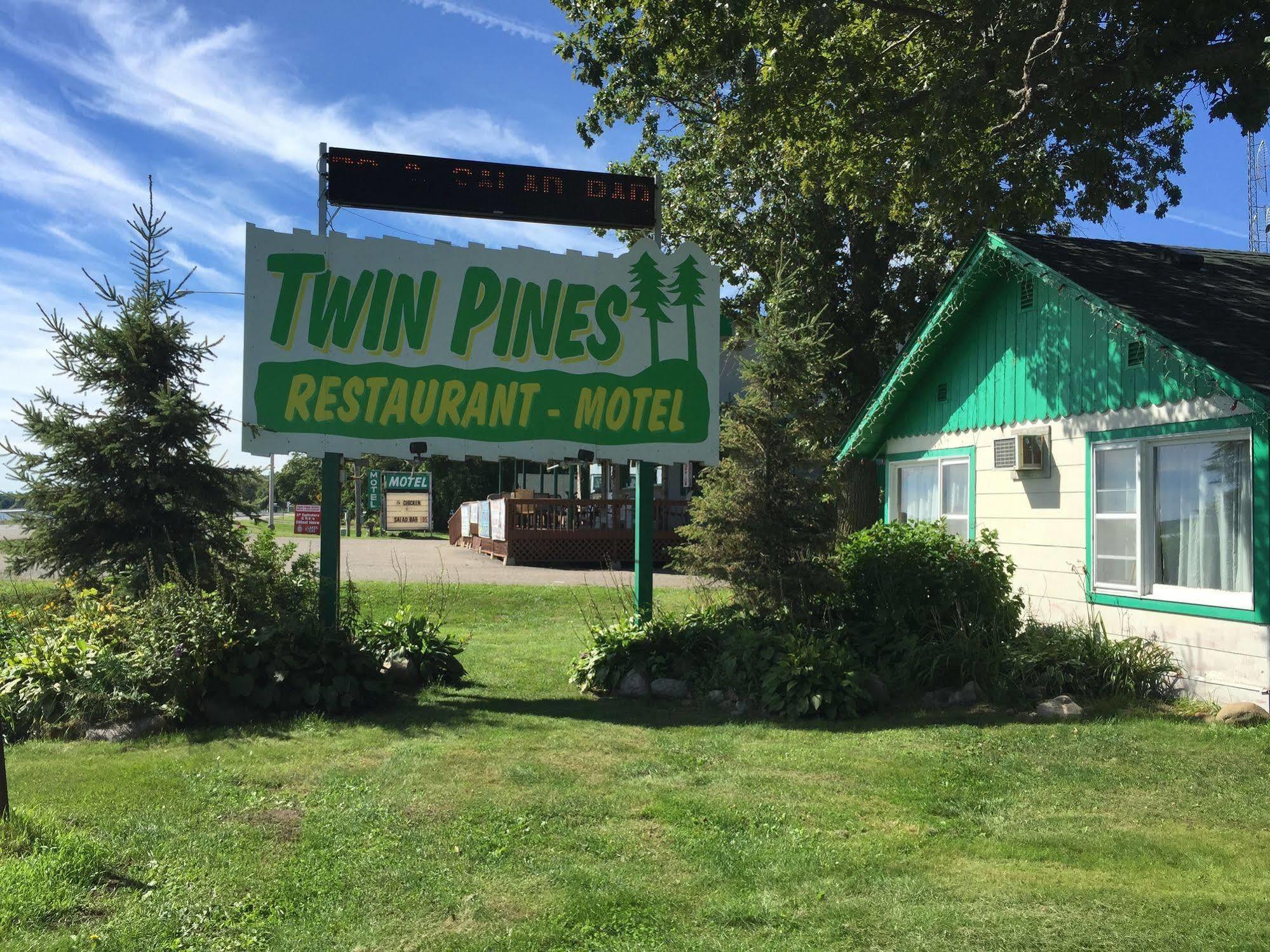 Twin Pines Resort Garrison Ngoại thất bức ảnh